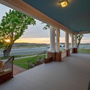 Photo #7 of 306 BAY AVE, CAPE CHARLES, VA 0.5 acres