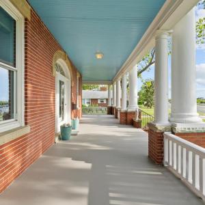 Photo #8 of 306 BAY AVE, CAPE CHARLES, VA 0.5 acres