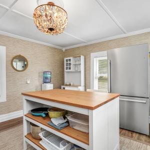 Kitchen, Grasscloth wall coverings