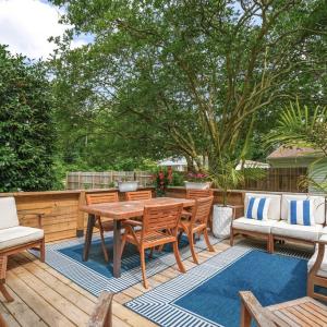Side Deck, Oversize deck perfect for entertaining