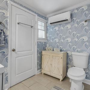Bathroom, Full bathroom located on the first floor
