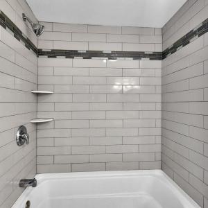 Tiled tub surround