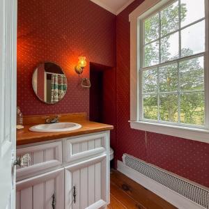 3rd Floor Bathroom 5