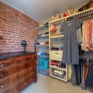 En suite closet