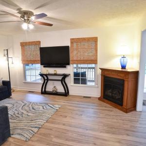 Living Room & Foyer