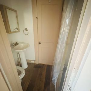 1st Floor Bath