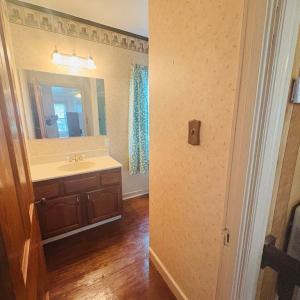 2nd Floor Bath