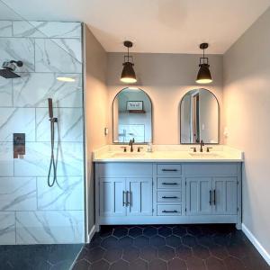 Beautifully Renovated Full Bathroom