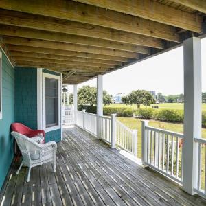 Lower deck