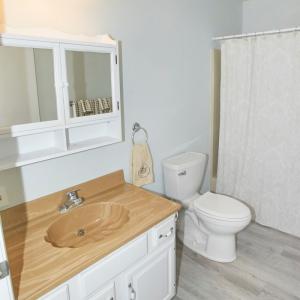 2nd hall full bath