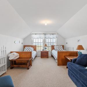 Bonus room/ bedroom third floor