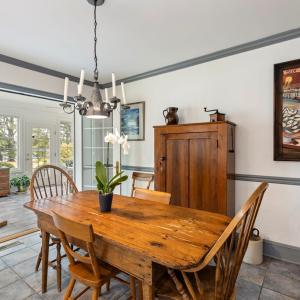 Dining/Breakfast Area