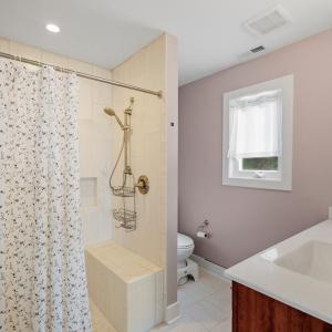 Second floor bath (2)
