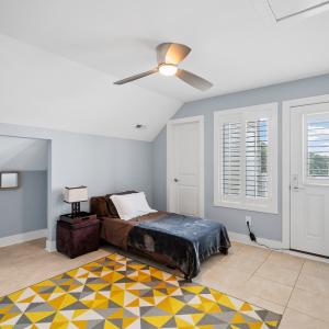 Third floor bedroom, Door leads to balcony!!!