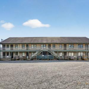 Photo #4 of 7482 EAST SIDE RD, CHINCOTEAGUE, VA