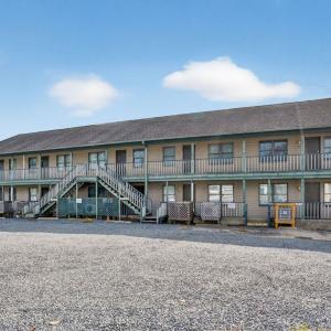 Photo #5 of 7482 EAST SIDE RD, CHINCOTEAGUE, VA