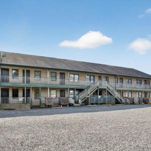 Photo #6 of 7482 EAST SIDE RD, CHINCOTEAGUE, VA