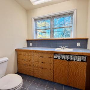 Upstairs full bathroom