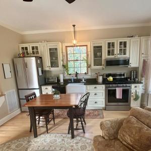 Living and kitchen area