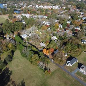 Close to Onancock Creek/Wharf/historic distirct.