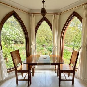 Guest suite dining area