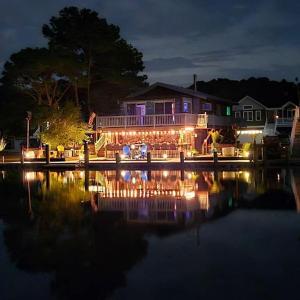 Waterfront in Captain's Cove!