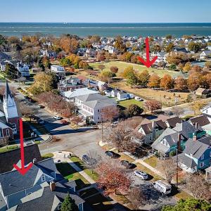 The home in proximity to Central Park and the Beach