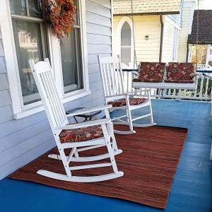 Open Front Porch, Great for people watching!