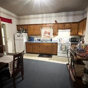 Apt B kitchen dinning