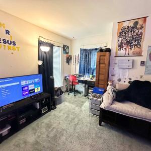 Apt B Bedroom 1 (upstairs)