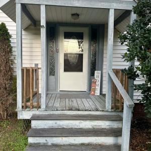 Apt A entrance