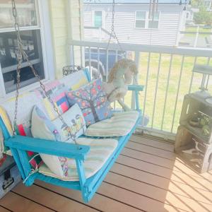 Front Porch/Swing