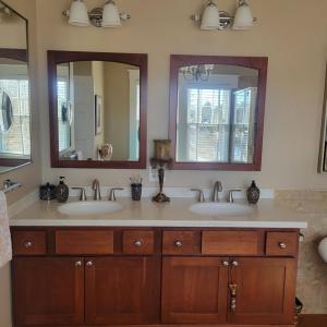 Double sinks in the primary bath