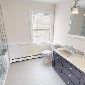 Main level full bath.