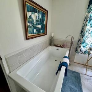 soaking tub with waterfall faucet