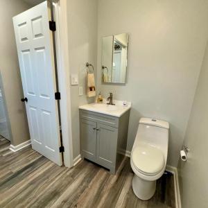 Freshly updated 1/2 bath