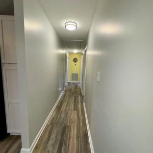 Hallway to bedrooms.