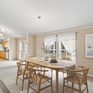 Dining Room (Virtual Staged)