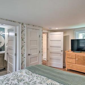 Primary with private en suite bath