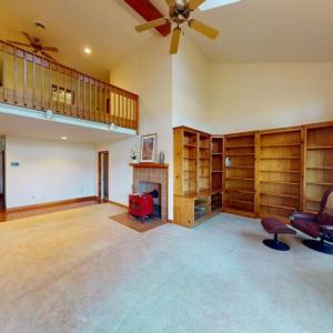 Library alcove attached to greenroom