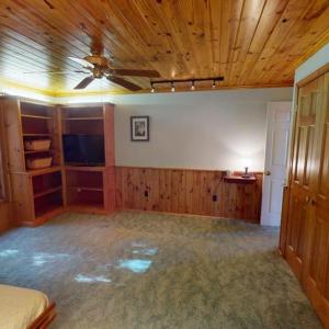 Primary suite office/den with builtins