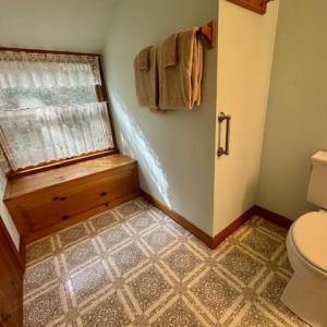 hall bath with storage bench