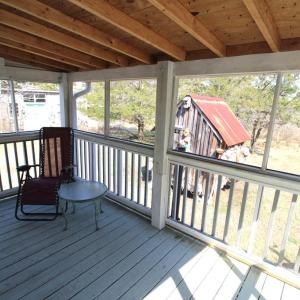 Upper level screen porch