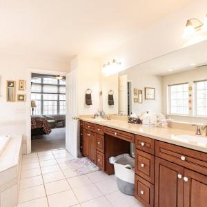 His and her sinks/vanities