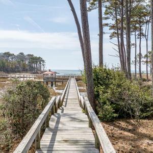 Take a stroll to the bay