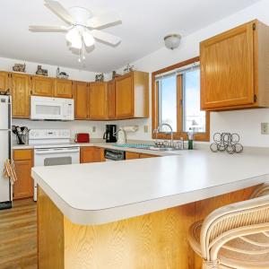 Kitchen with bar