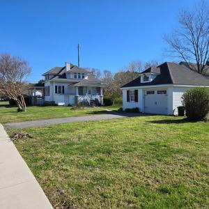 Double lot , .38 acre lot has plenty of room for your boat.