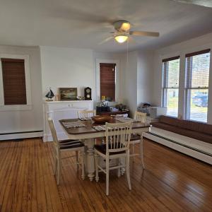 Dining room, Built in seating