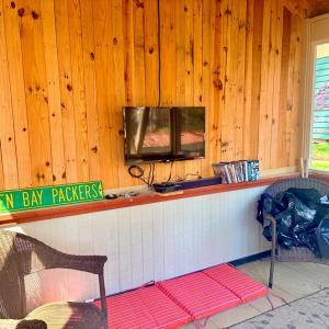 SCREEN ROOM