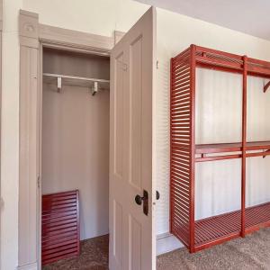 Bedroom 1 - shelving v2